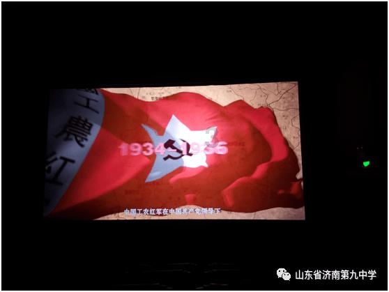 男子与银行女柜员发生争执被喊“滚”，“以为我不会打你一样”，银行：诫勉谈话，扣绩效5%