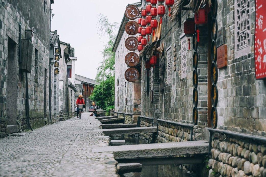 萃华珠宝涨停